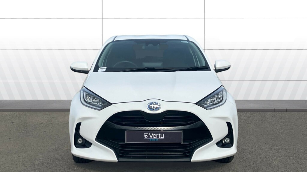 Toyota Yaris Design White #3