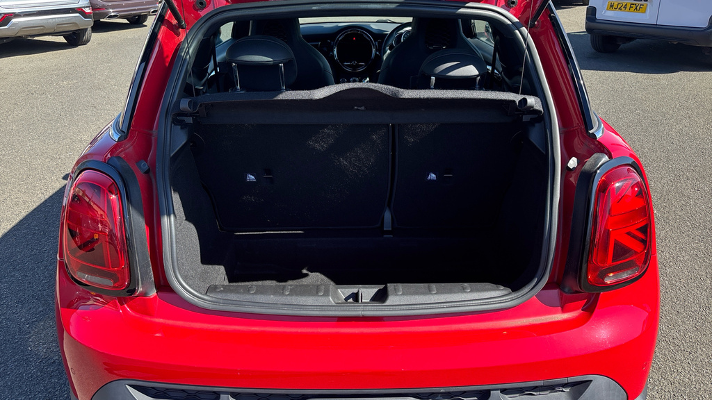 Mini Hatch Cooper Sport SO22WCC Red #4