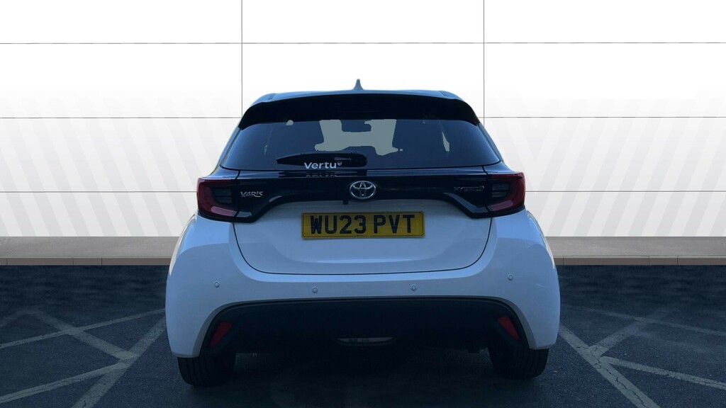 Toyota Yaris Design White #6