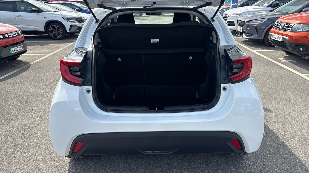 Toyota Yaris Design YD24SYP White #4