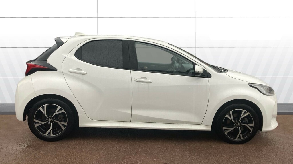 Toyota Yaris Design YP24DXF White #5