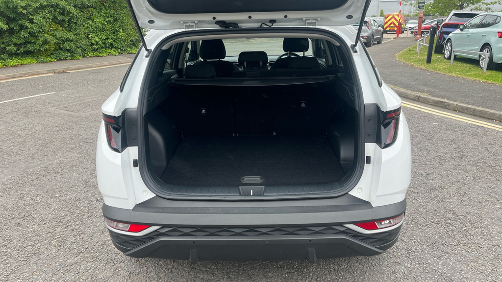 Hyundai Tucson Se Connect FP22MUB White #4