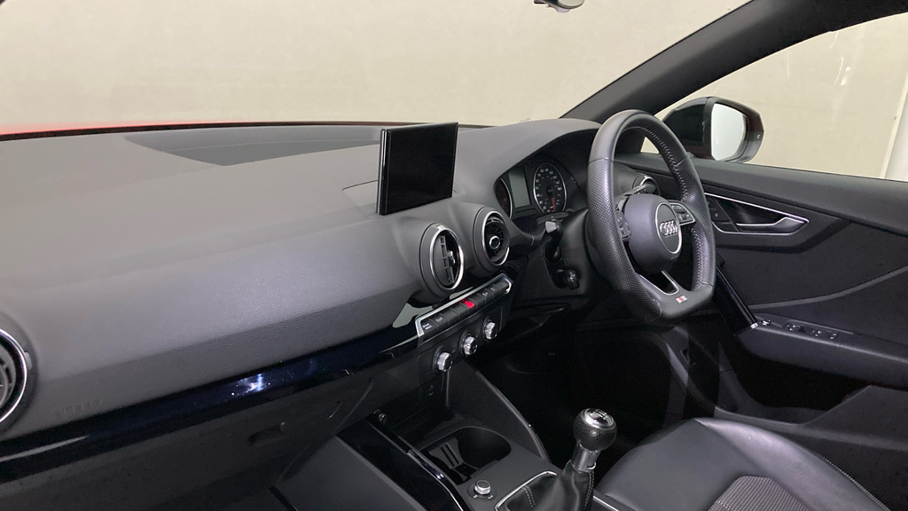 Audi Q2 Black Edition FL20JKK Red #2