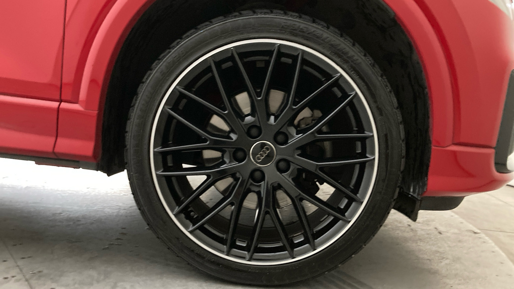 Audi Q2 Black Edition FL20JKK Red #5