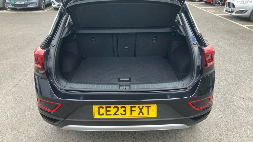 Volkswagen T-Roc Life CE23FXT Black #4