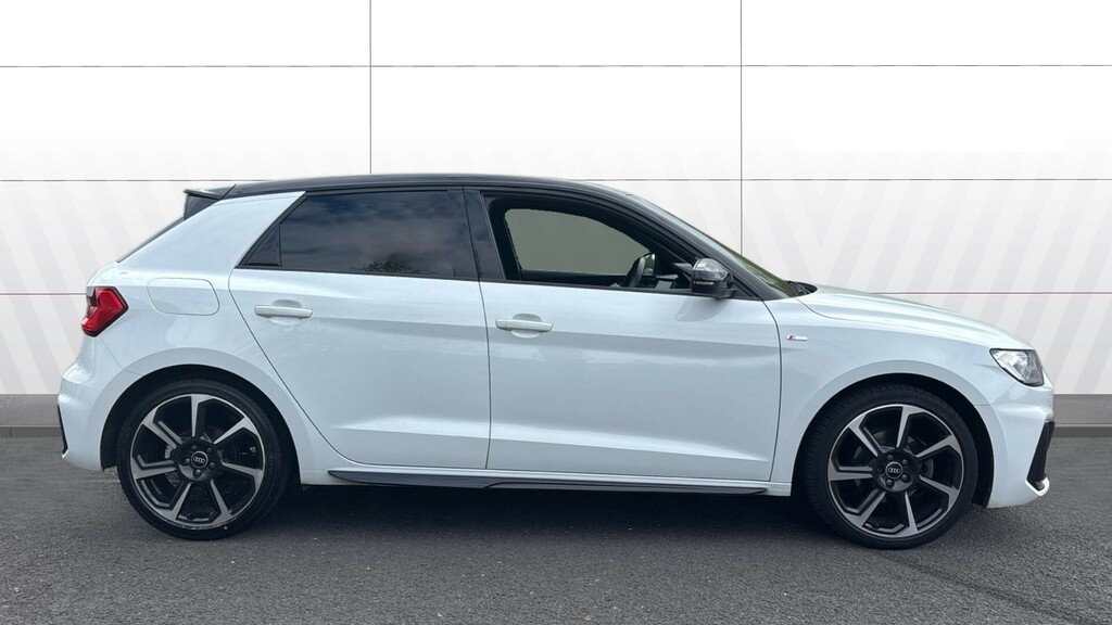 Audi A1 Black Edition HD21FDN White #5