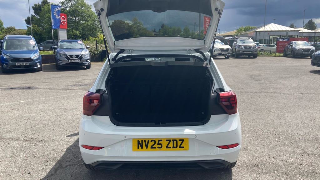 Volkswagen Polo Match NV25ZDZ White #4