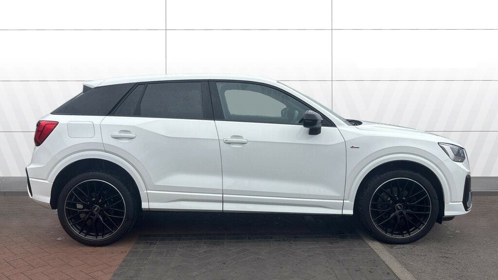 Audi Q2 Black Edition VU22CLO White #5