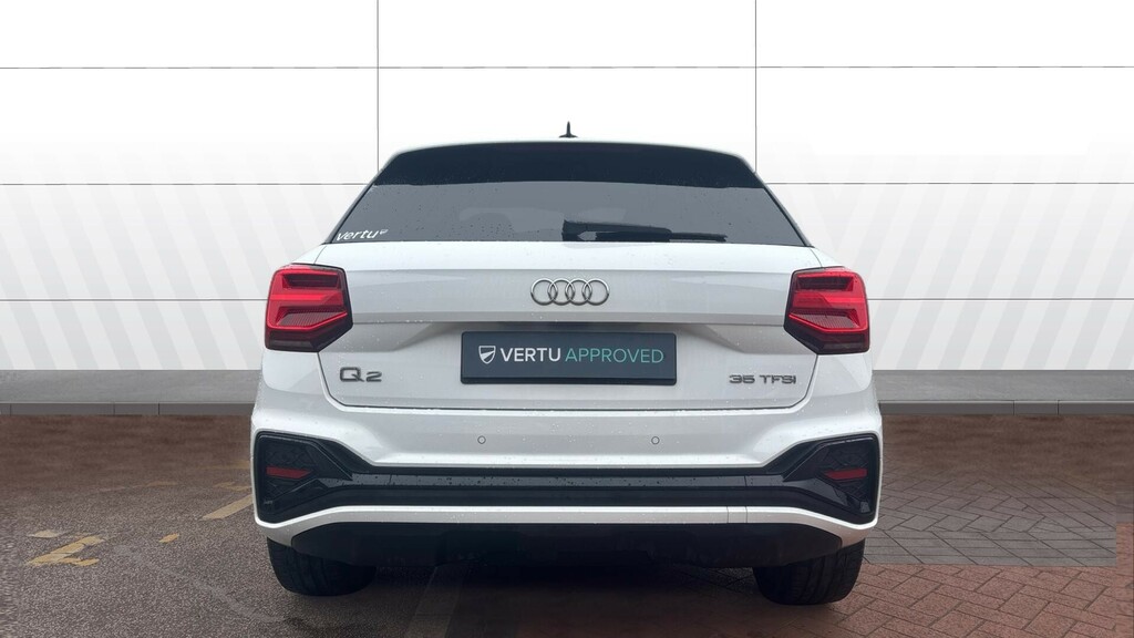Audi Q2 Black Edition VU22CLO White #6