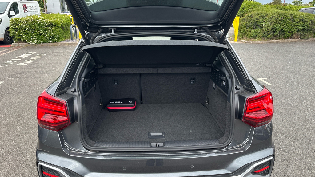 Audi Q2 S Line LT23ONJ Grey #4