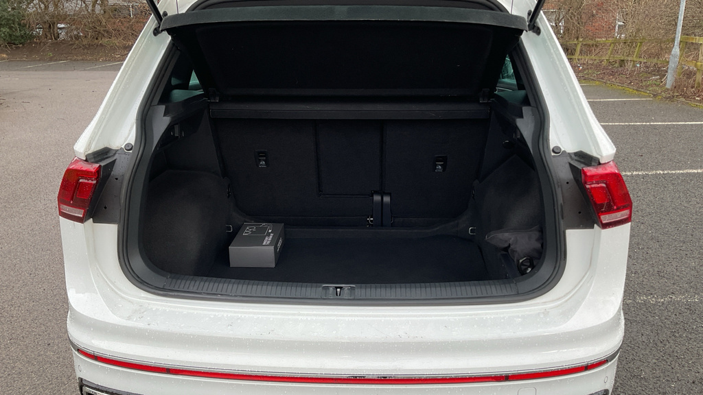 Volkswagen Tiguan R-line Edition NG73OMS White #4