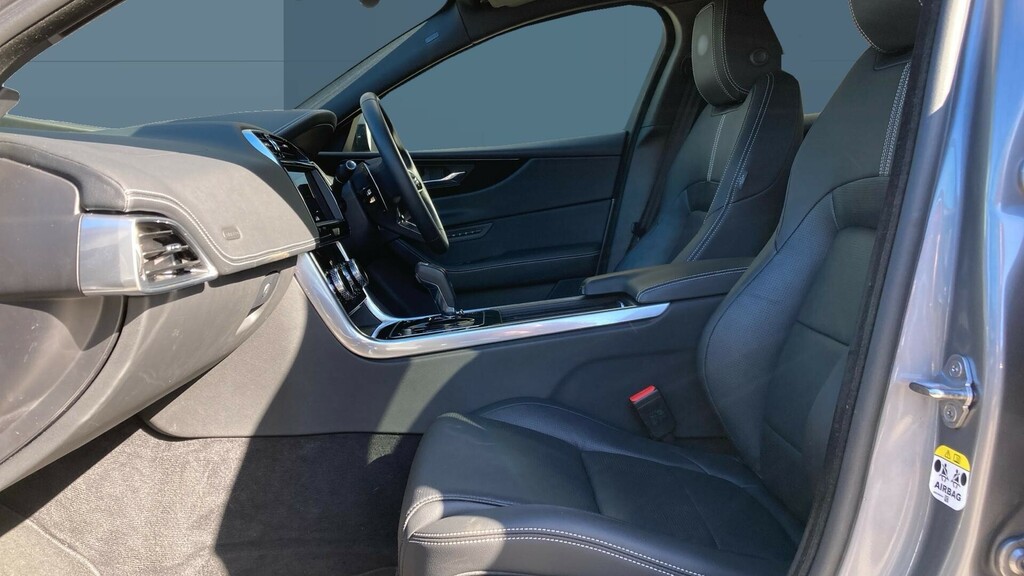 Jaguar XE R-dynamic Se Black SB73JJX Grey #3