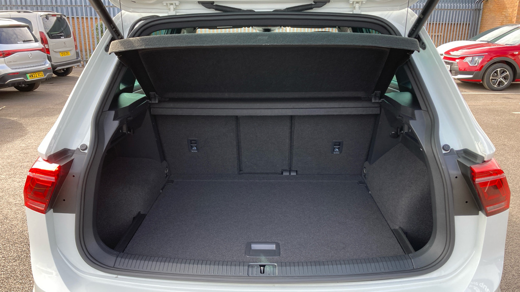Volkswagen Tiguan R-line BT72MYH White #4