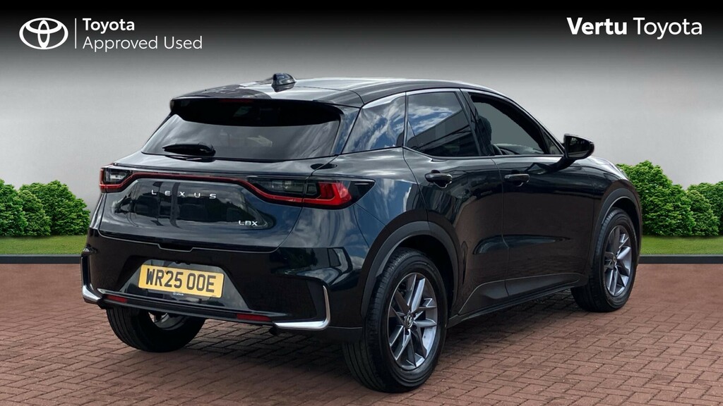 Lexus LBX Premium Black #2