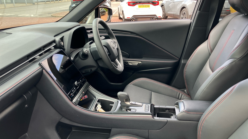 Lexus LBX Premium Black #5