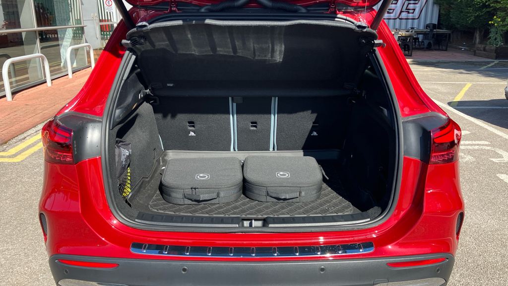 Mercedes-Benz GLA Class Amg Line FM74RKZ Red #4