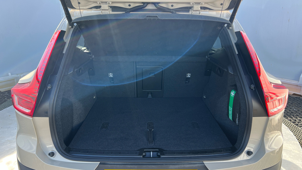 Volvo XC40 Ultra Gold #4