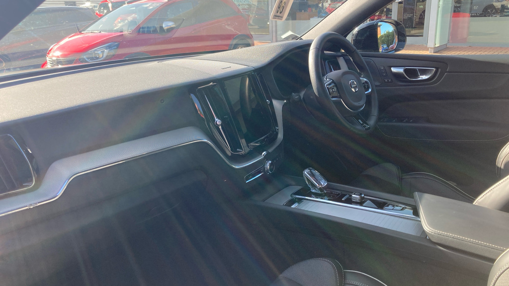 Volvo XC60 Plus Silver #2