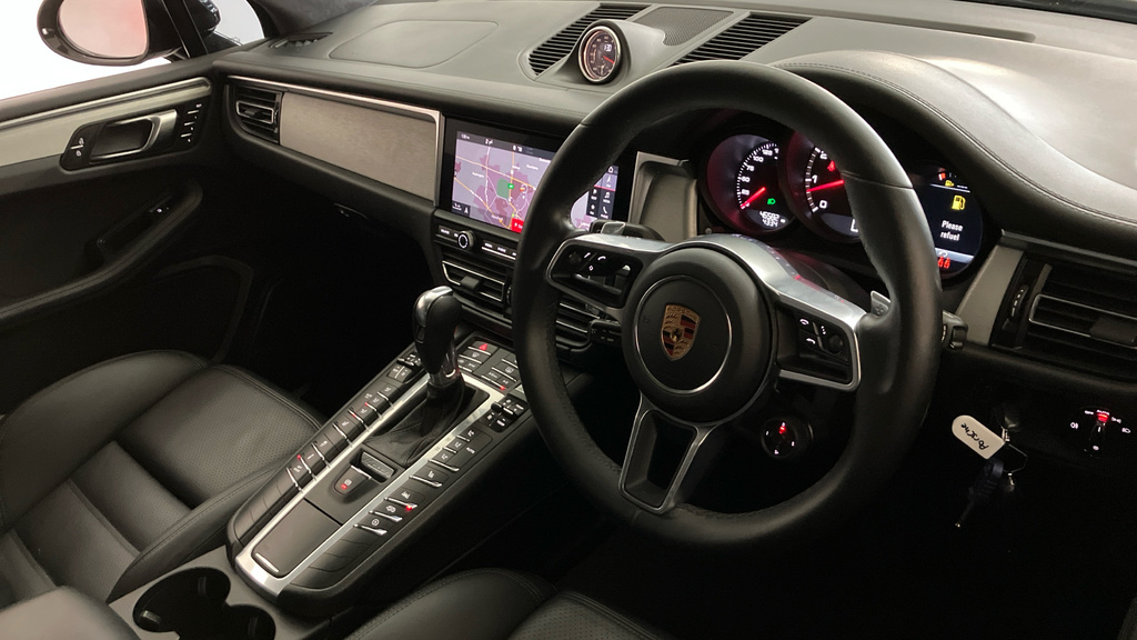 Porsche Macan Turbo BO69LEE Black #6