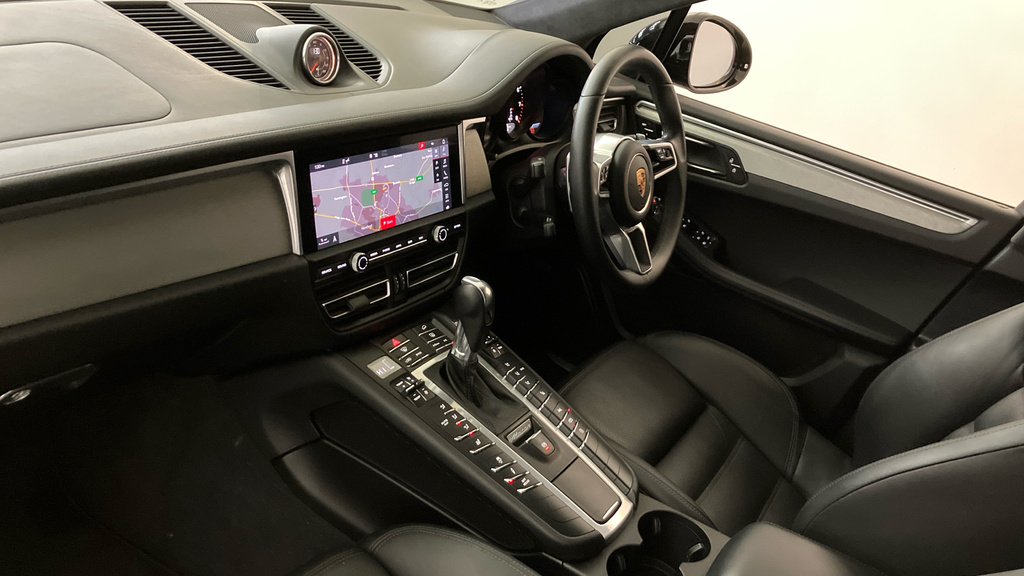 Porsche Macan Turbo BO69LEE Black #2