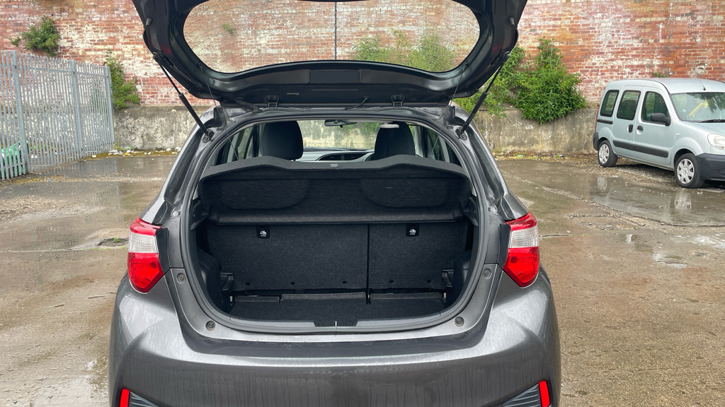 Toyota Yaris Icon Tech NJ67WTN Grey #4