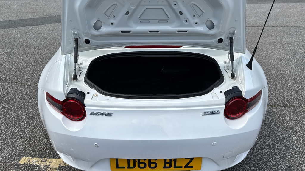Mazda MX-5 Icon White #4