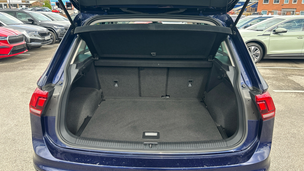 Volkswagen Tiguan Match VU69FHP Blue #4
