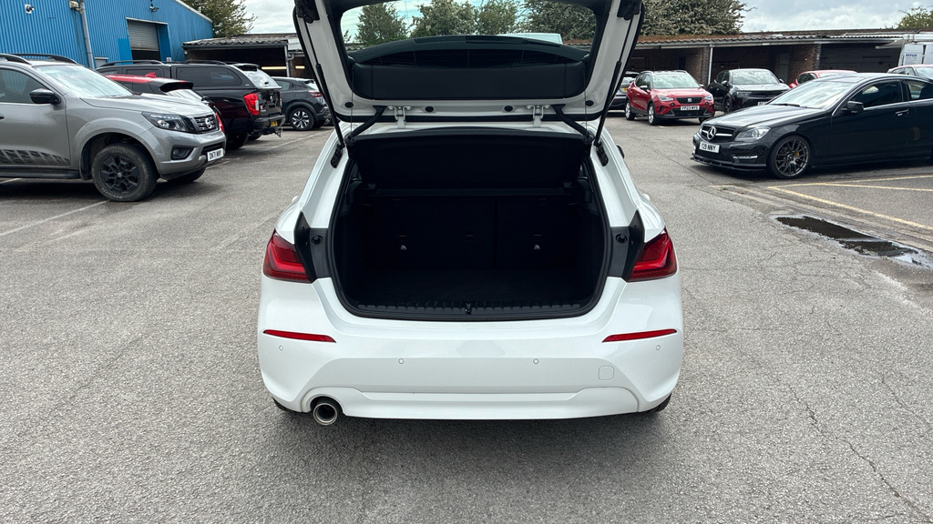 BMW 1 Series Se YE70FYO White #4