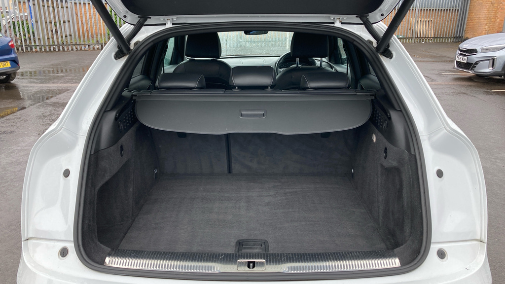 Audi Q3 Black Edition GP18EZM White #4
