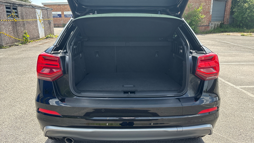 Audi Q2 S Line LC70HWG Black #4