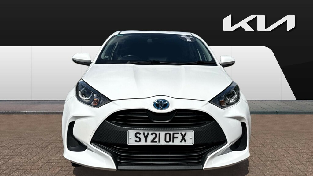 Toyota Yaris Icon White #3