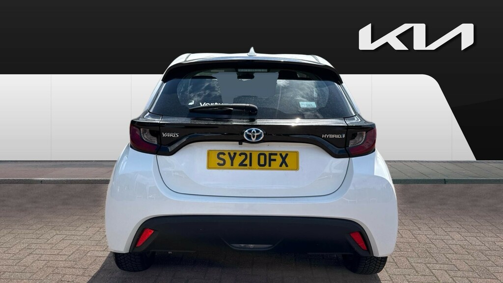 Toyota Yaris Icon White #6