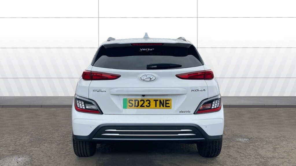 Hyundai Kona Premium White #6