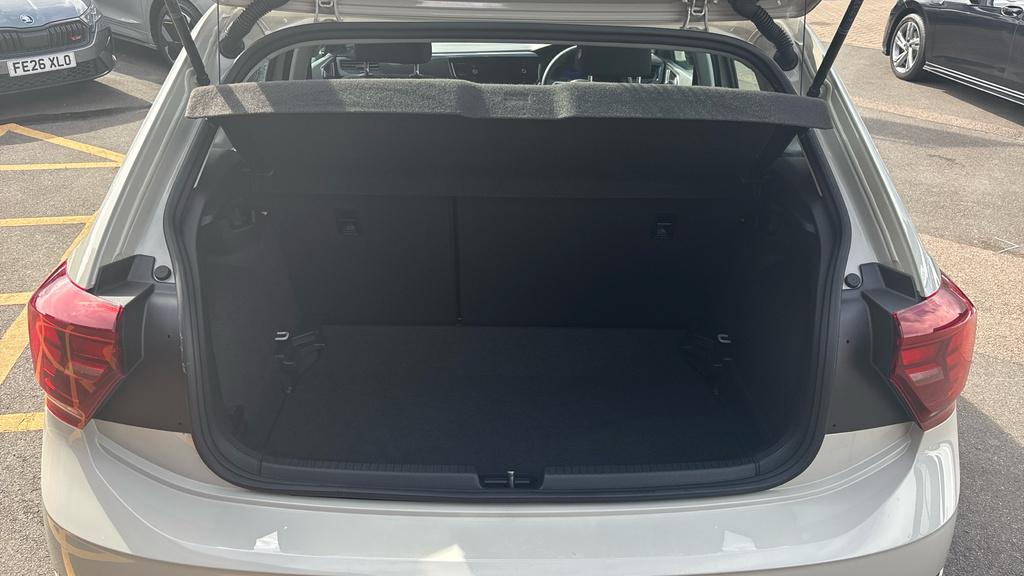 Volkswagen Polo Life Grey #4
