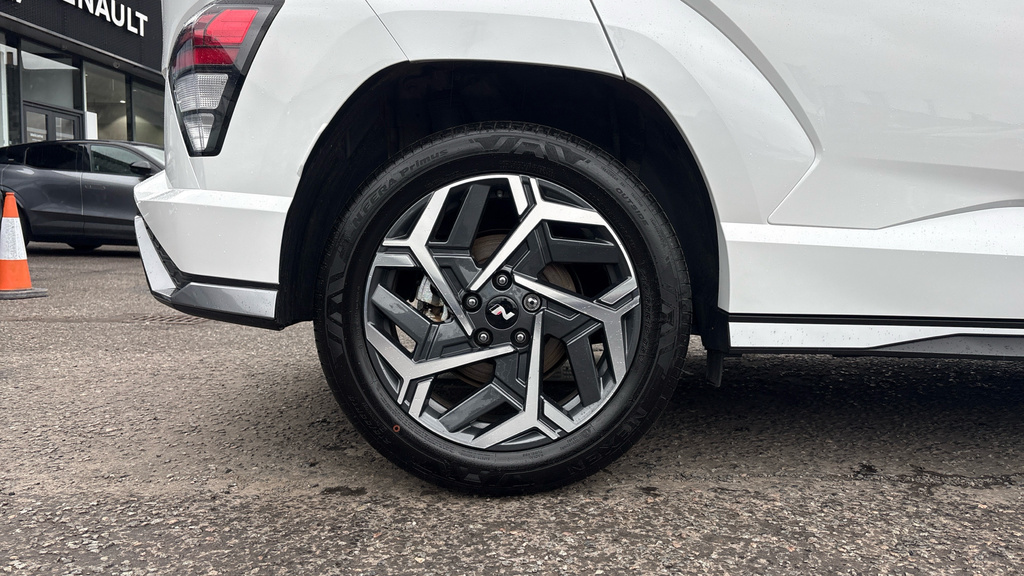 Hyundai Kona N Line ET25HWC White #6
