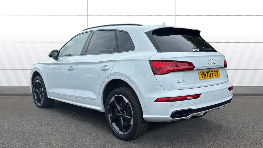Audi Q5 Black Edition YH70FZY White #2