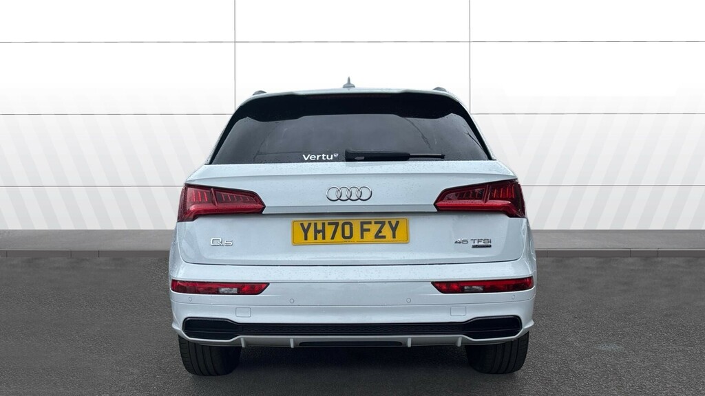 Audi Q5 Black Edition YH70FZY White #6
