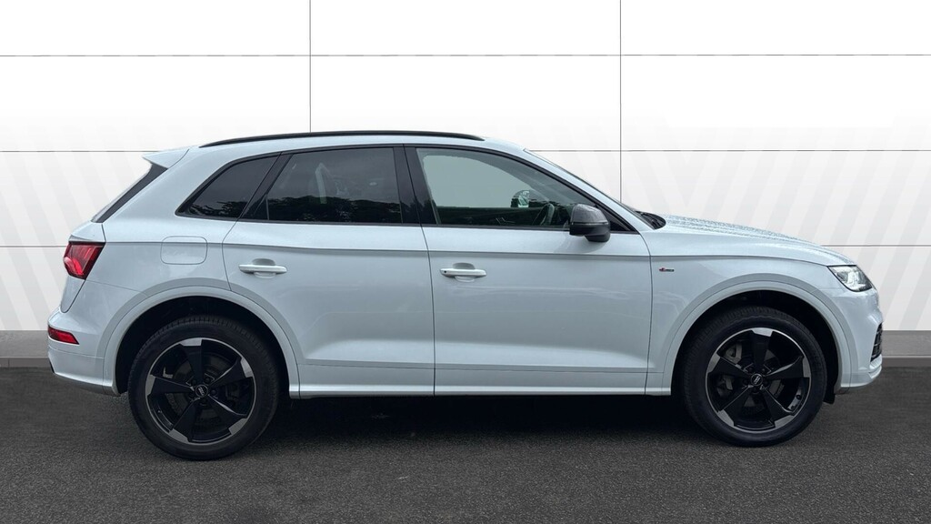 Audi Q5 Black Edition YH70FZY White #5