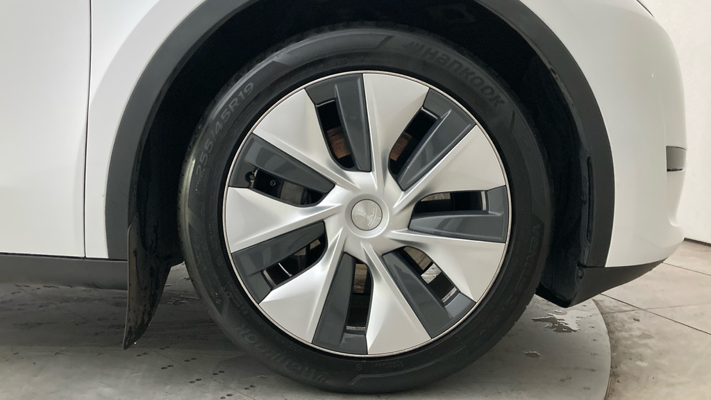 Tesla Model Y Hatchback ML73VPM White #5