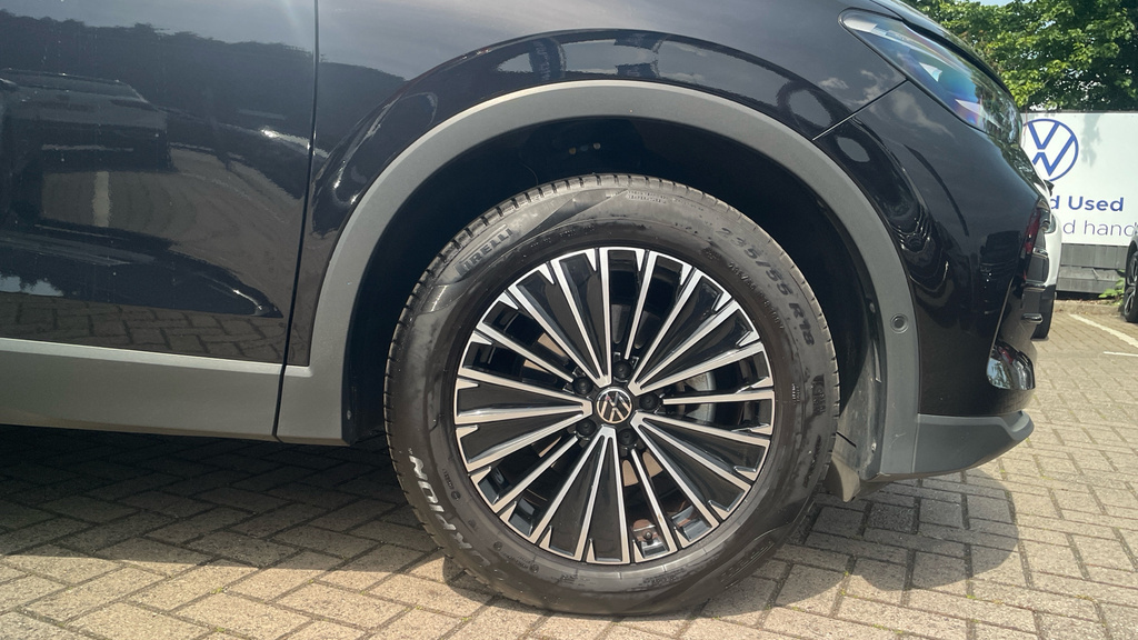 Volkswagen Tiguan Life Black #5