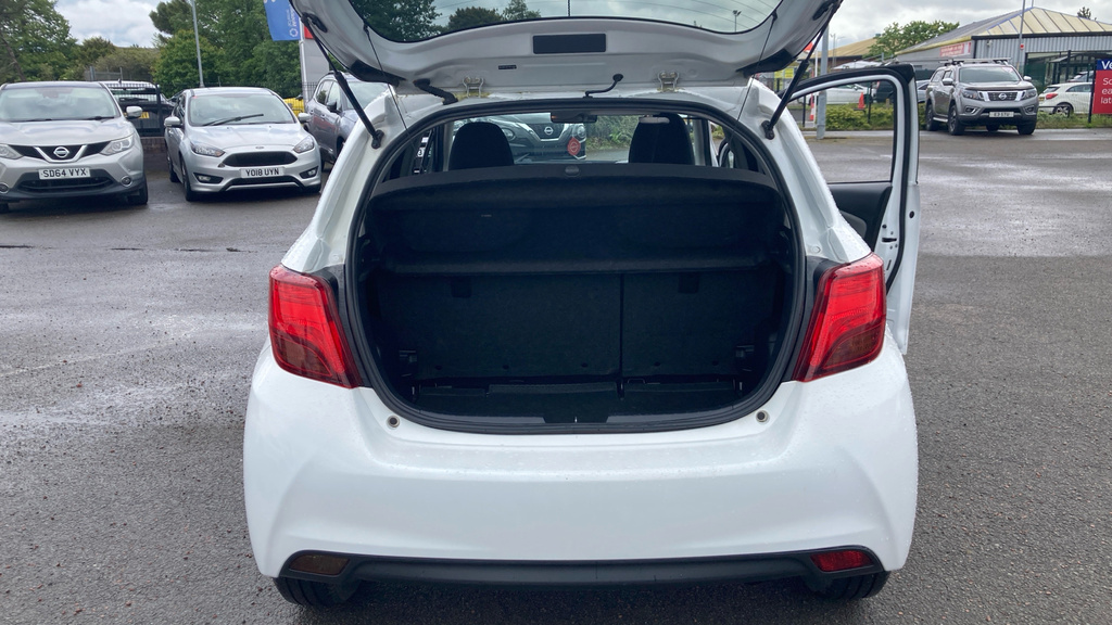 Toyota Yaris Icon NX17MMJ White #3
