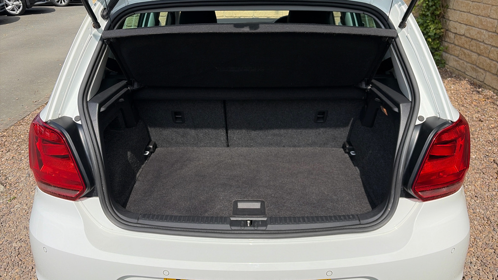 Volkswagen Polo Match White #2