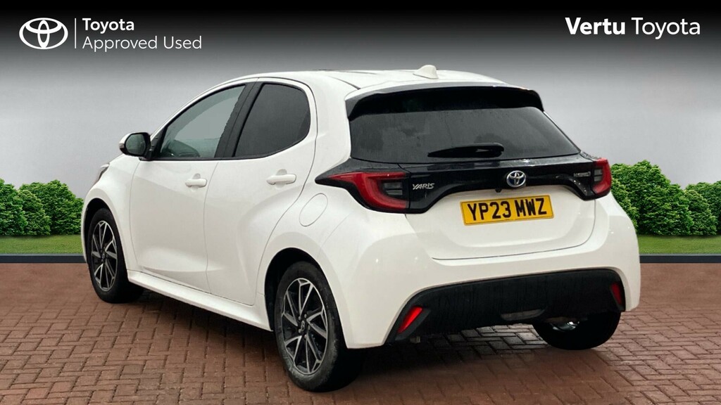 Toyota Yaris Design YP23MWZ White #4