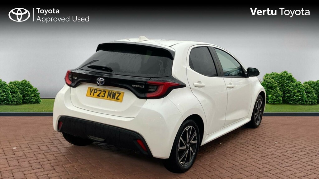 Toyota Yaris Design YP23MWZ White #2