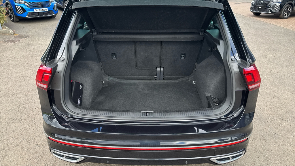 Volkswagen Tiguan R-line YF22FFJ Black #4