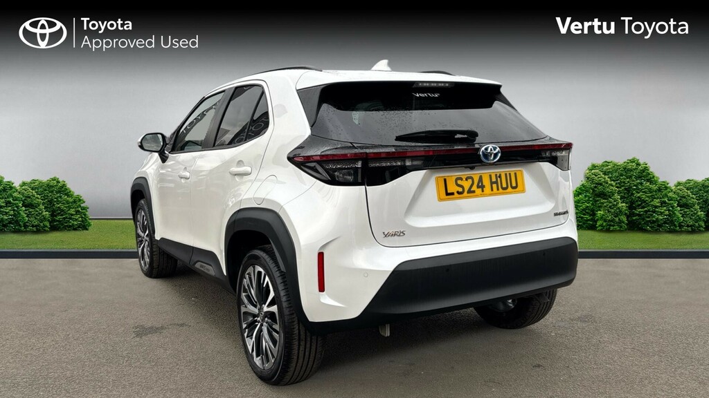 Toyota Yaris Cross Excel White #4