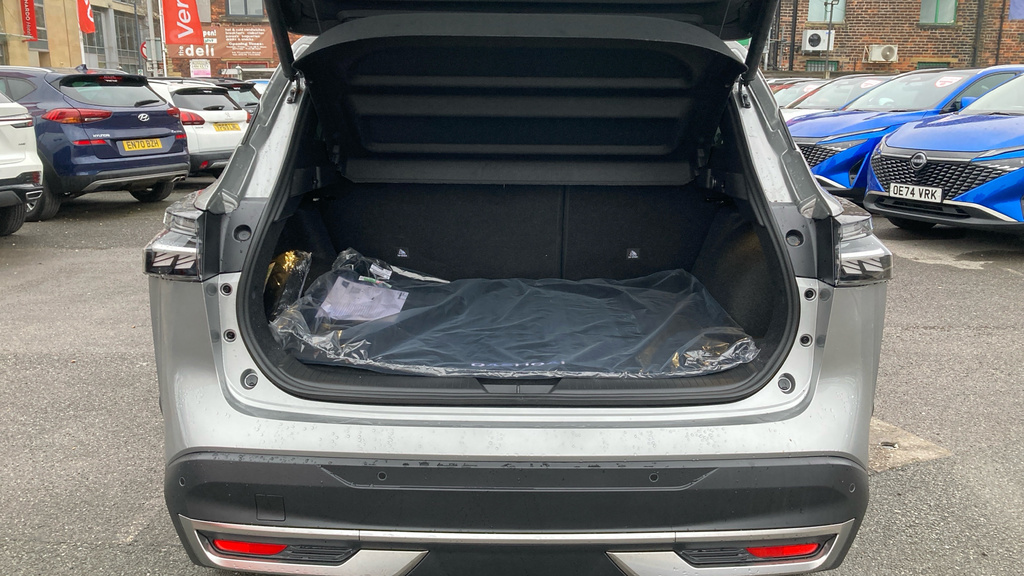 Nissan Qashqai Tekna Silver #4