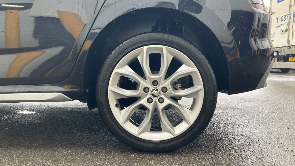 Skoda Kamiq Se L WG71HDL Black #5