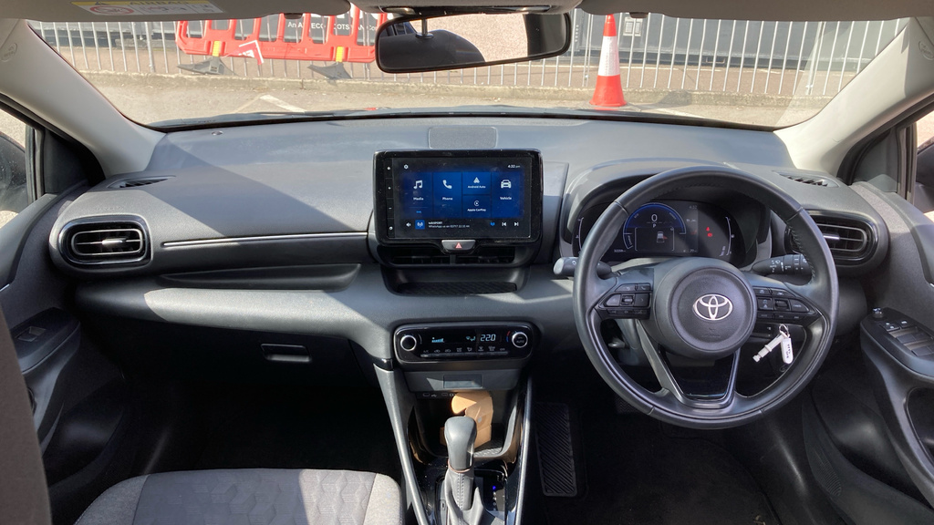 Toyota Yaris Design YF24OHE Black #6