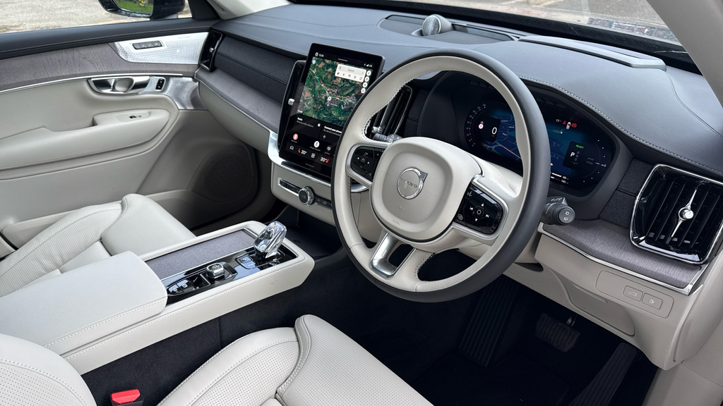 Volvo XC90 Ultra Black #4